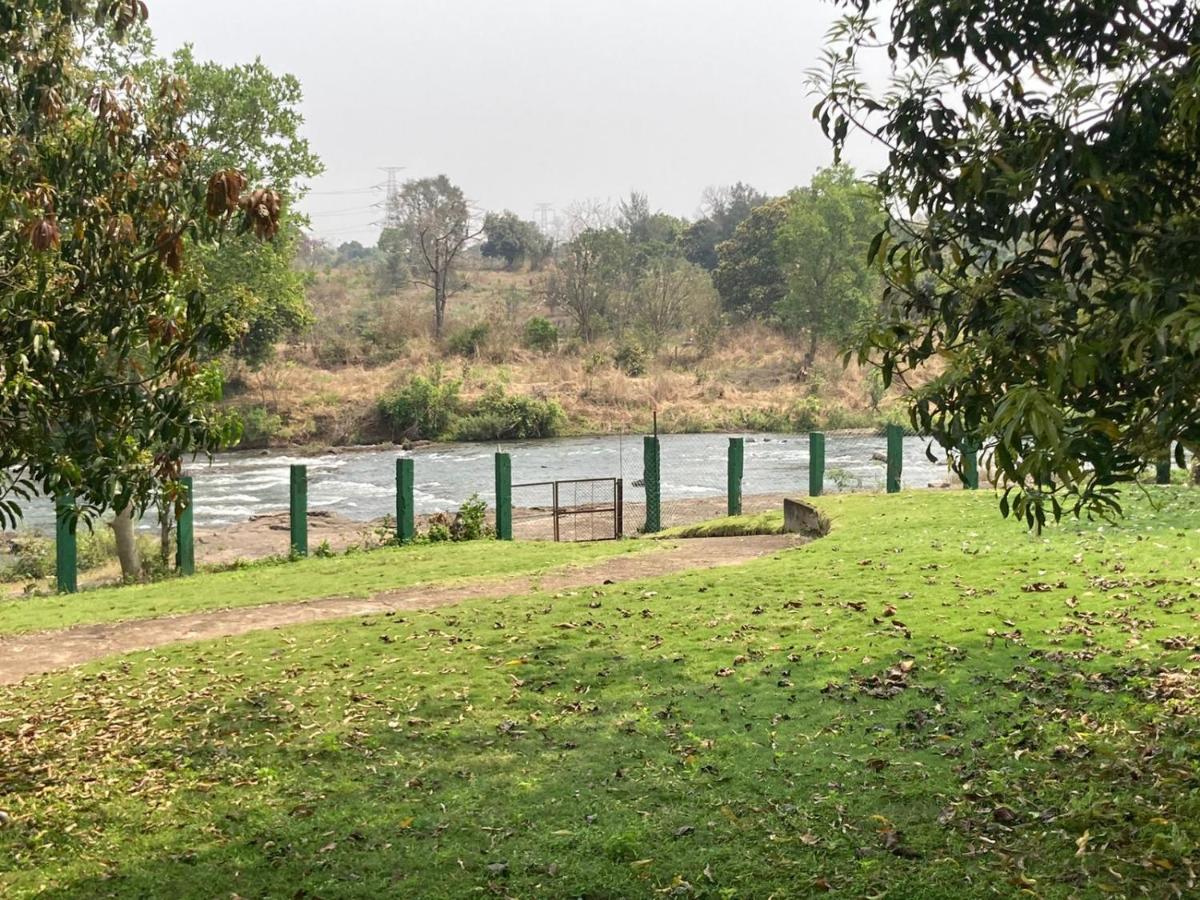 U Rivergate Карджат Экстерьер фото